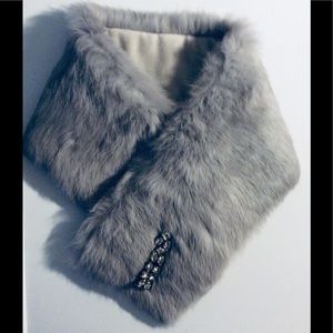 MARCUS ADLER FAUX FUR GRAY RHINESTONE SCARF